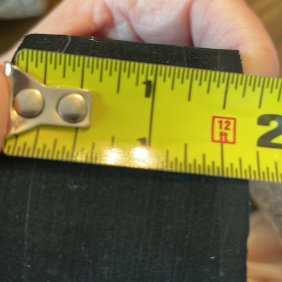 Yellow box flip flops - Picture 5 of 7